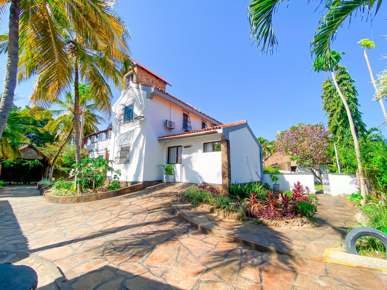 Sand Dollar Studio Apartments